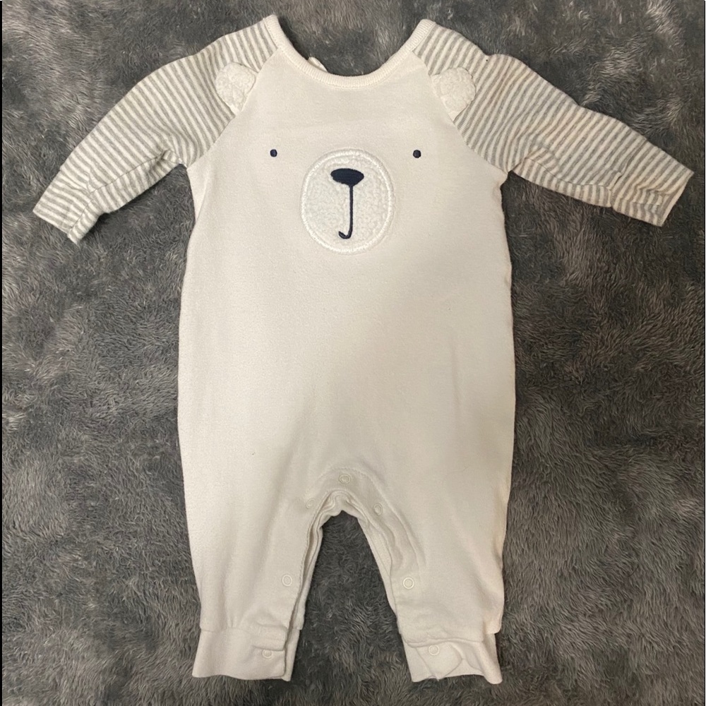 ⏰✨3 FOR 25✨⏰ Baby gap onesie